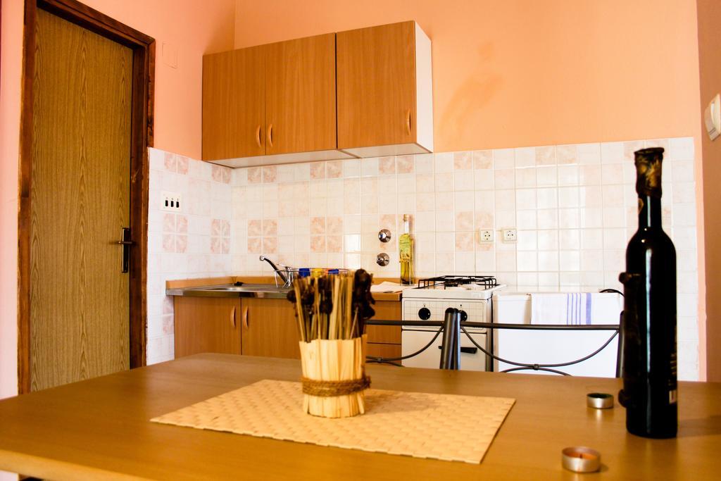 Apartments Niko Трогир Стая снимка