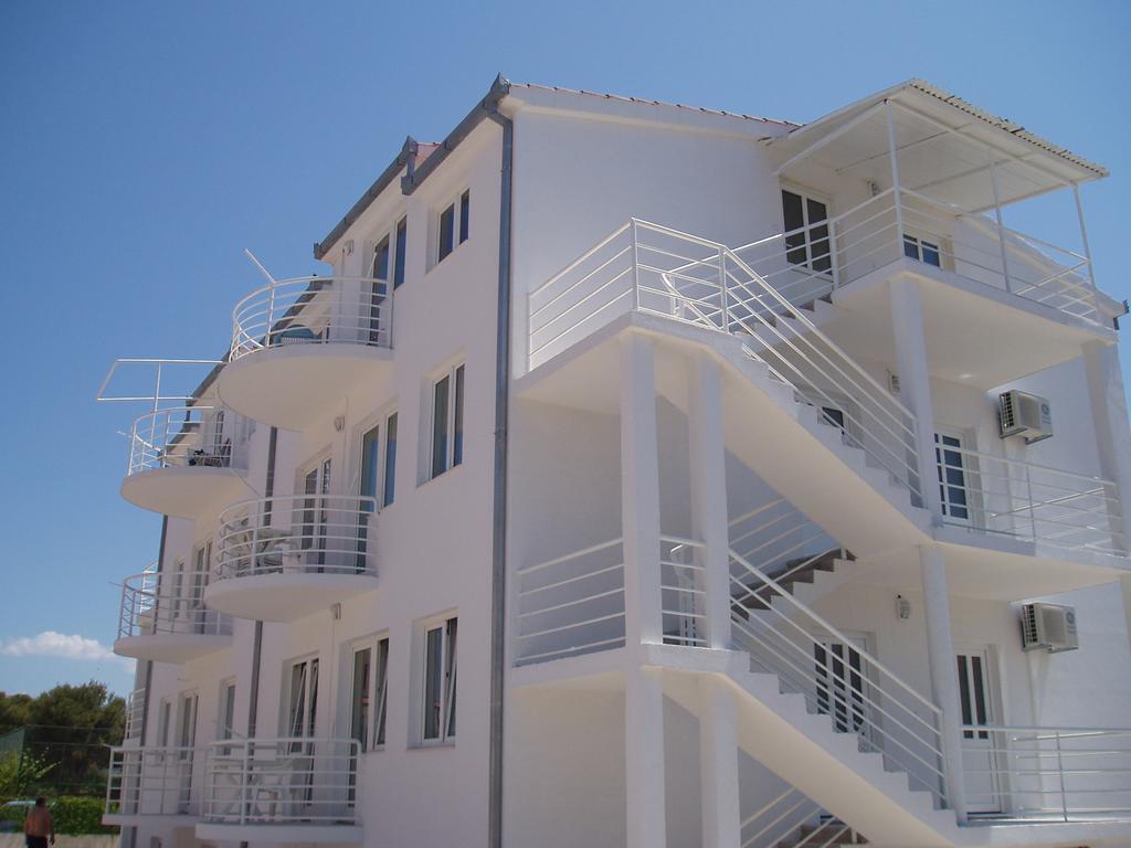 Apartments Niko Трогир Екстериор снимка