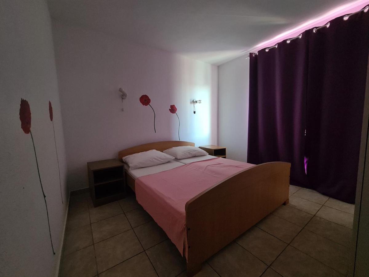 Apartments Niko Трогир Екстериор снимка