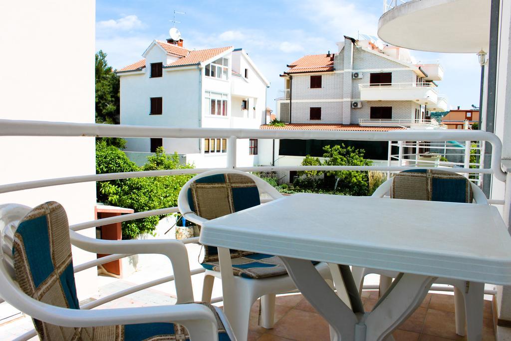 Apartments Niko Трогир Екстериор снимка