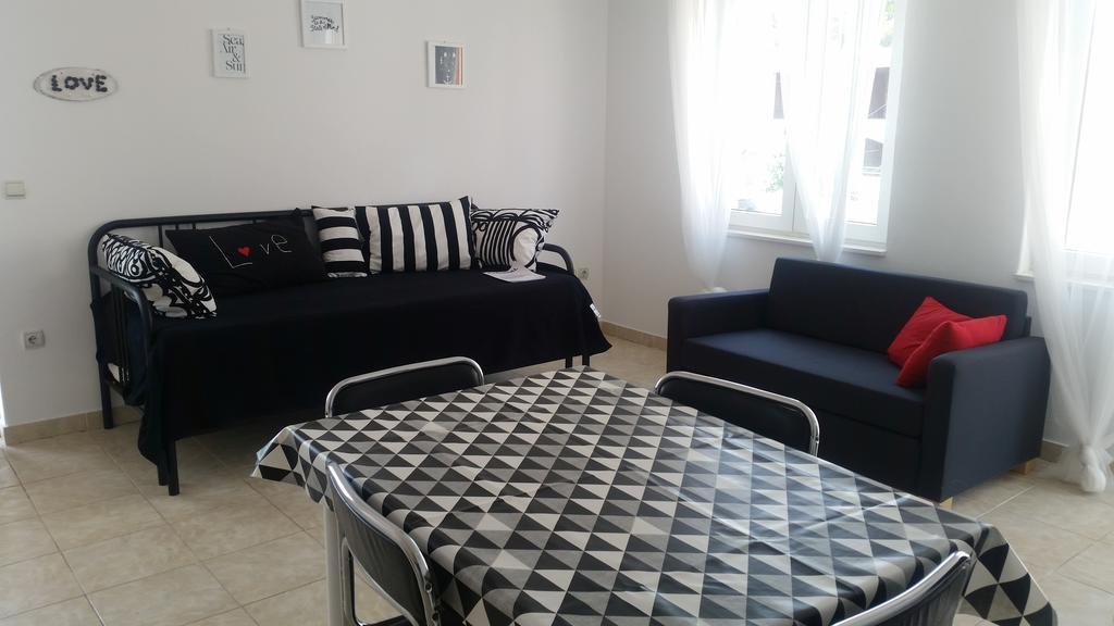 Apartments Niko Трогир Екстериор снимка